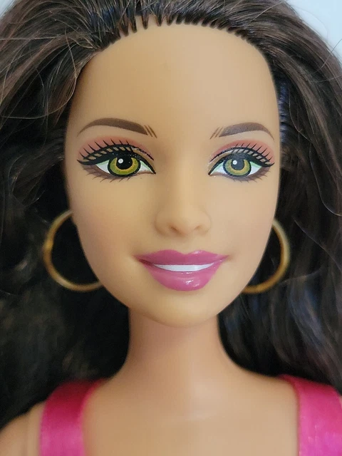 MATTEL BARBIE FASHION Fever Teresa Doll Jointed Brunette Green Eyes