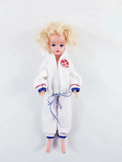 VINTAGE PEDIGREE SINDY Doll Blonde Hair X GEN In
