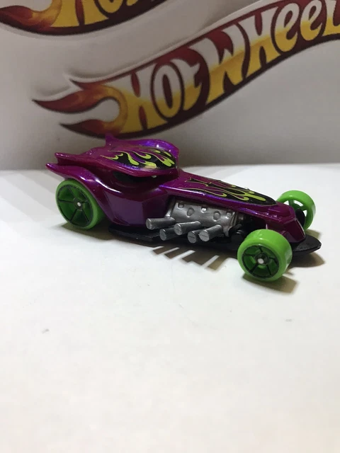 HOT WHEELS RADICAL Racer Violet Avec Pneus Verts Sport 2012 EUR 9 86