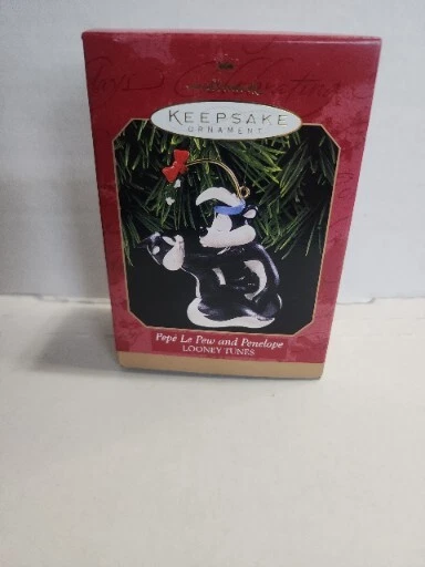 SKUNK LOONEY TUNES Pepe Le Pew Penelope Love Magnetic SALT PEPPER 390