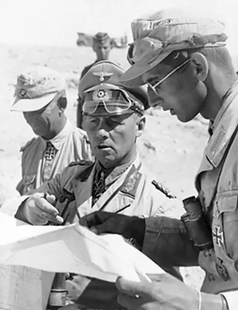 WW2 PHOTO WWII German General Erwin Rommel With Map Afrika Korps 2273