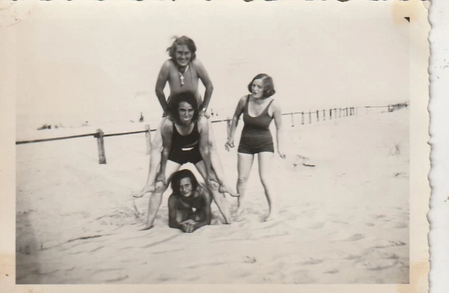 VINTAGE FOTO HÜBSCHE BDM Mädchen im Badedress German Girl nude EUR PicClick DE