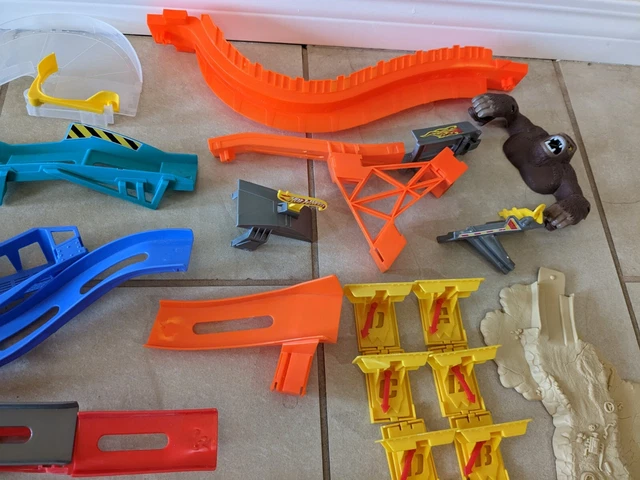 MATTEL HOT WHEELS Wall Tracks Drift Rally Spinout Daredevil Curve