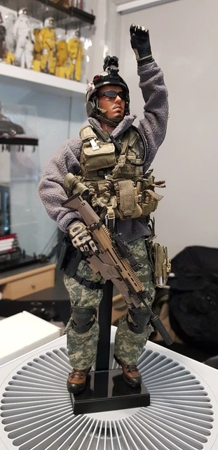 HOT TOYS US Army Ranger Th Regiment With MK SCAR L Figure
