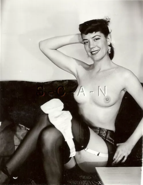 ORIGINAL VINTAGE 1940S 60S Nude RP Well Endowed Woman Bra Garter