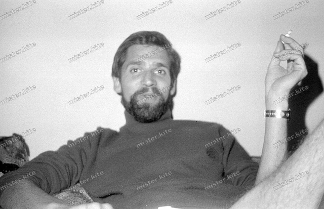 PORTRAIT STRIP POSING CUTE BART BEARD NUDE MAN BOY BETT BED 21 EUR 29