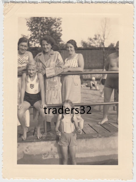 FOTO PORTRAIT BLONDE hübsche BDM Mädchen Mädel Frauen im Schwimmbad