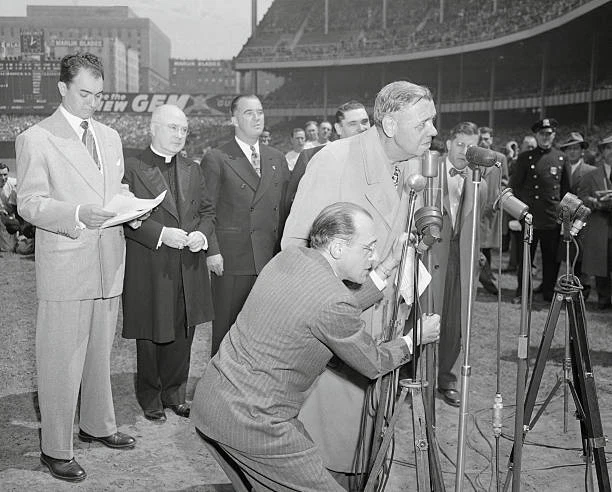 BABE RUTH ADDRESSING Crowd At Yankees Stadium 1947 OLD BASEBALL PHOTO 8 50 PicClick AU