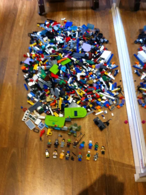 Lego Bulk  3kgs Including Minifigures.