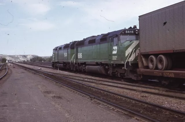 BN 6616 BURLINGTON NORTHERN Railroad Train Locomotive Original 1971 Photo Slide
