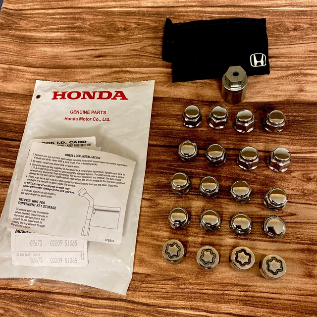 HONDA GENUINE OEM Used Lug nuts and wheel locks set 19mm 12x1.50 Short