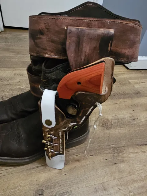 Western Style Cowboy Quick Draw Holster And Belt.