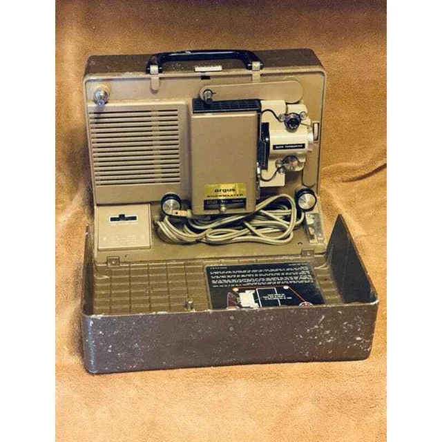 Vintage Argus Showmaster 500A Portable 8mm Film Auto Load Movie Projector w/Case