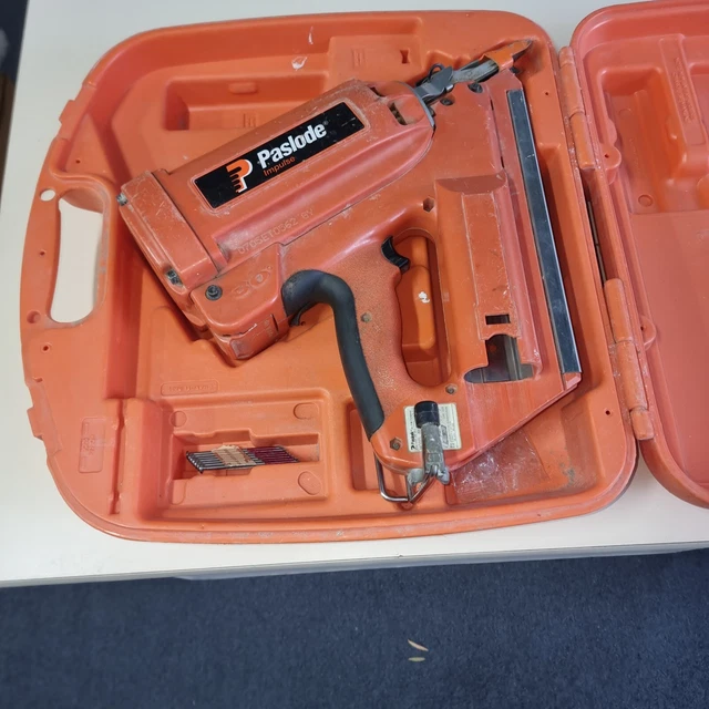 PASLODE IMPULSE FRAMING Nail Gun with case & 2 batteries. Model IMCT