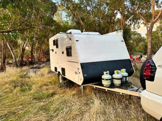 2006 Custom Caravan - 16 FT