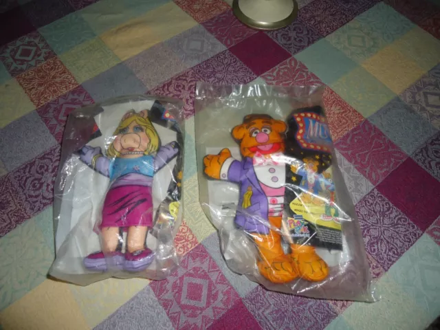 1998 Blockbuster Fozzie Bear And Miss Piggy Muppet's Stars