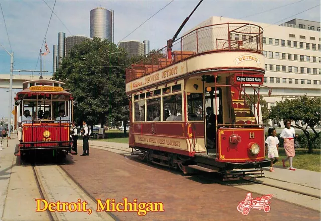 Postcard Detroit, Michigan - Pair of Street Car Trolleys