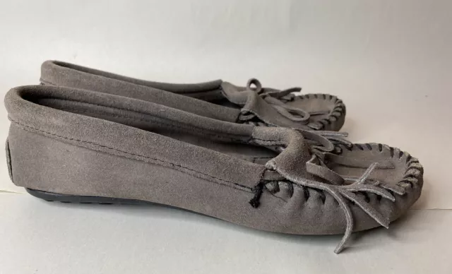 Minnetonka Moccasins Women's Kilty Hardsole Size 6.5 Gray Suede Leather Slip On