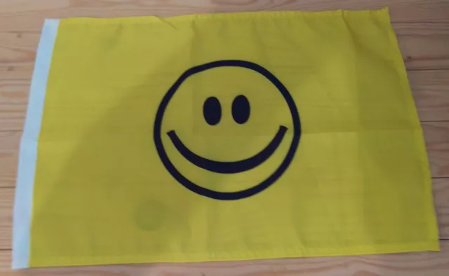 SMILEY FACE FLAG - 45cm x 30cm - 18" x 12"  -  Yellow