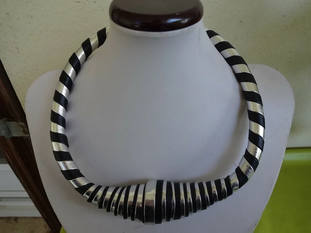 Collier BY RVH Argenté Avec épingle à Nourrice - Tour De Cou Neuf Sans Emballage