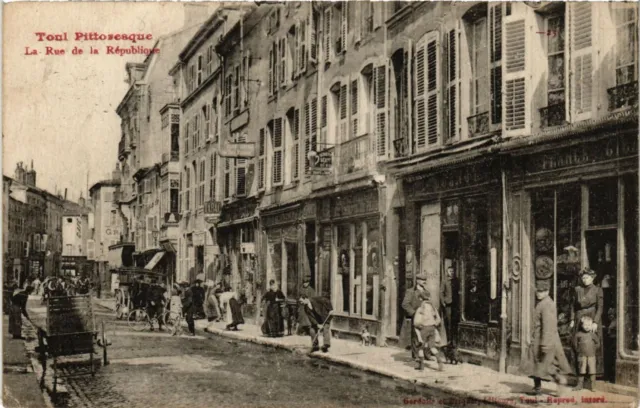 CPA TOUL - La Rue de la Republique (386363)