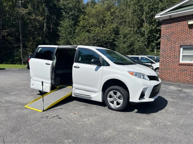 2020 Toyota Sienna Handicap wheelchair accessible side entry van