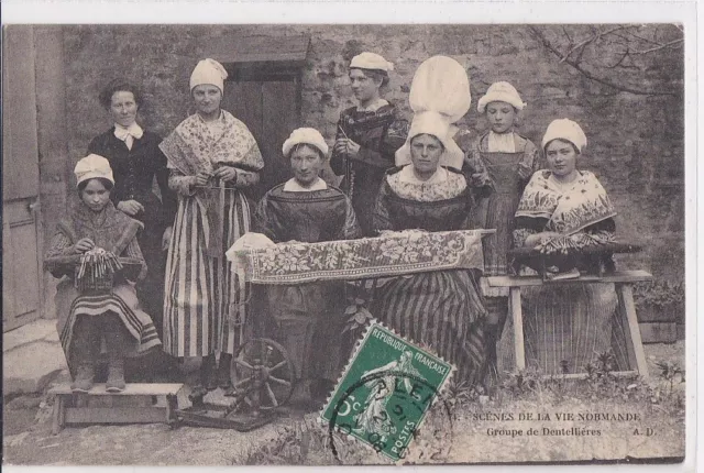 CPA 61 NORMANDY ORNE - ALENCON Lace Makers Group at Work. LACEMAKERS