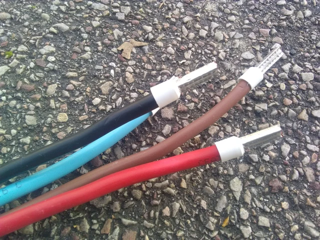 4 x 40cm : fils / cable d alimentation HO7-VK  16mm2 souple + embouts