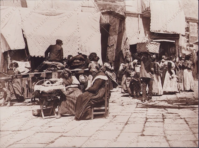 1905 NAPOLI Venditrici a Santa Lucia bancarelle RISTAMPA Fotografia