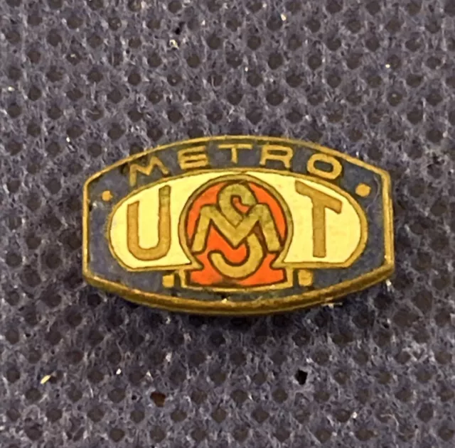 Insigne émaillé. Pin’s. Metro, USMT Union sportive métropolitaine des transport