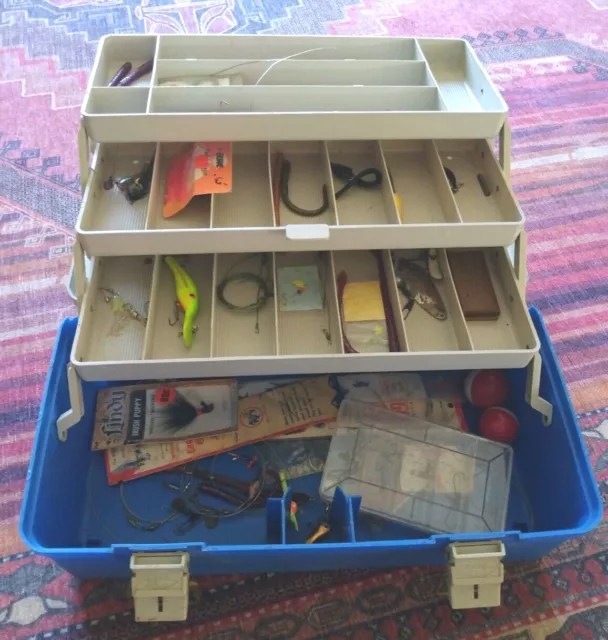 https://www.picclickimg.com/-1cAAOSwzGpi2gW4/Vintage-Plano-3-Tray-Fishing-Tackle-Box.webp