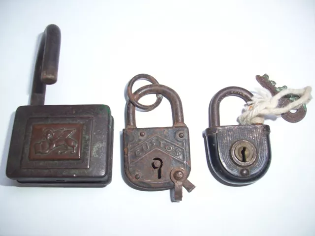 Lotto Di Tre Lucchetti Vintage