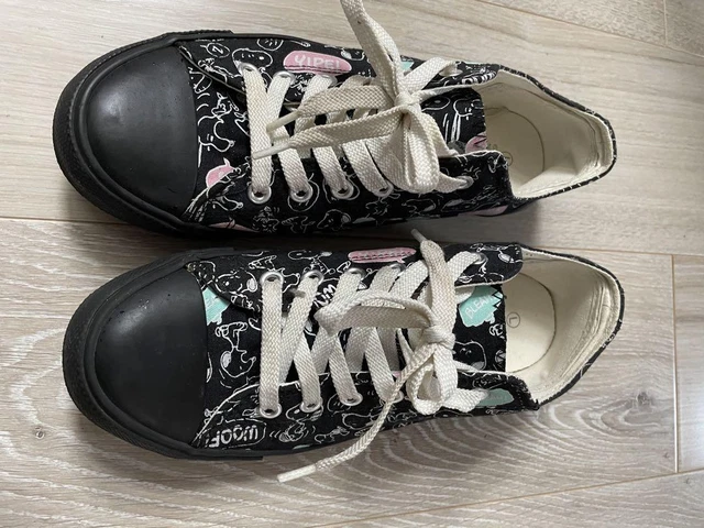 Snoopy sneakers size L