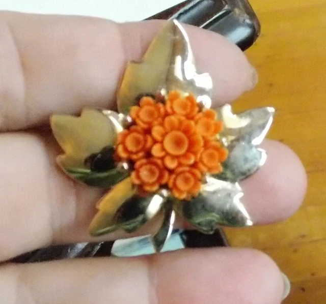 Broche Vintage Dorée Avec Fleurs En Corail Véritable - Bijou Ancien - Occasion