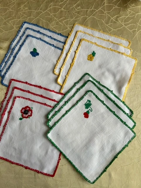 Serviettes de table bordeaux disponible à la location