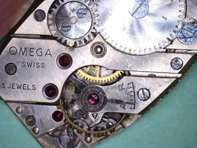 Omega quartz sales movement replacement