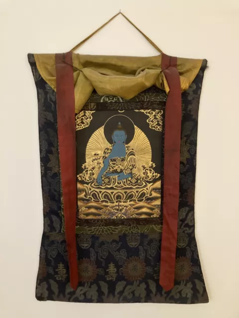 Thangka Tibet Blauer Buddha Heilbuddha Goldmalerei Seidenbrokat Rahmen 74 x 47cm