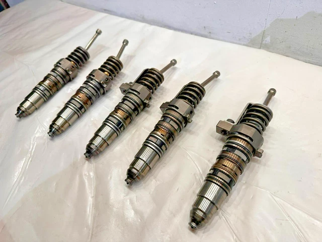 Set of 5 Cummins ISX DOHC Diesel Engine Injectors 4088665RX OEM