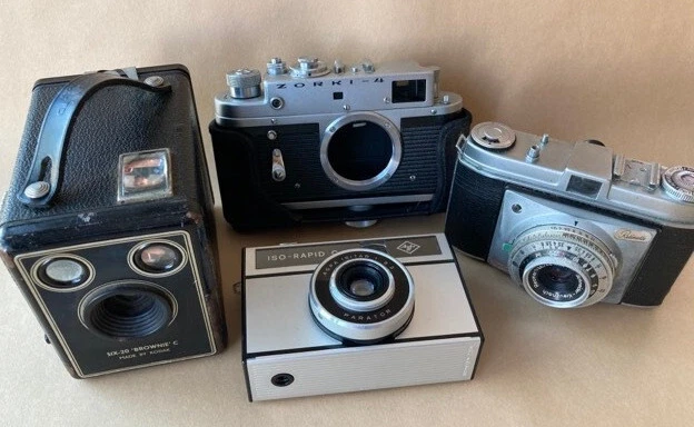 Colección de cuatro cámaras vintage, brownie Zorki (clon de Leica), agfa, retinette
