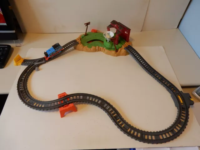 THOMAS FRIENDS Trackmaster Motorised Twisting Tornado Train Set