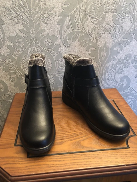 Cushion walk on sale black boots