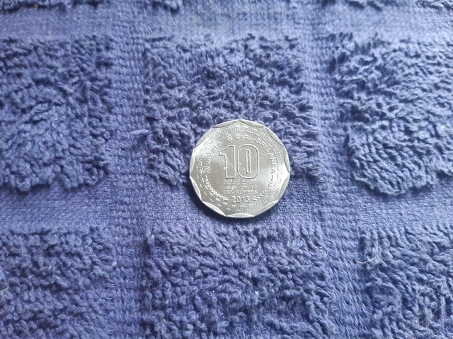 2013 - Sri Lanka -10 Rupees Coin.
