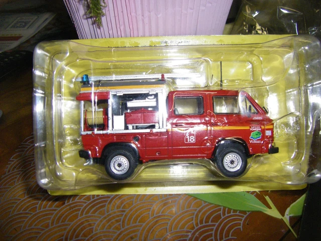 13.10....VW T4 transporter 1990 pompier 1.43 CARARAMA #210ND - Collection