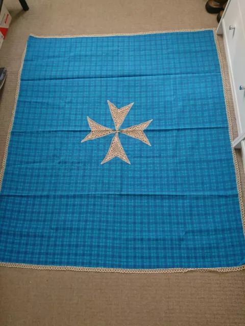 Vintage 60'S Vibrant Barkcloth Tablecloth With Maltese Cross Lace Centre Panel