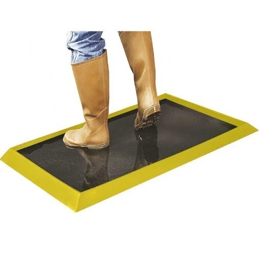 WEARWELL 222 Black with Yellow Border Footwear Sanitizing Mat 32 in x 39 in
