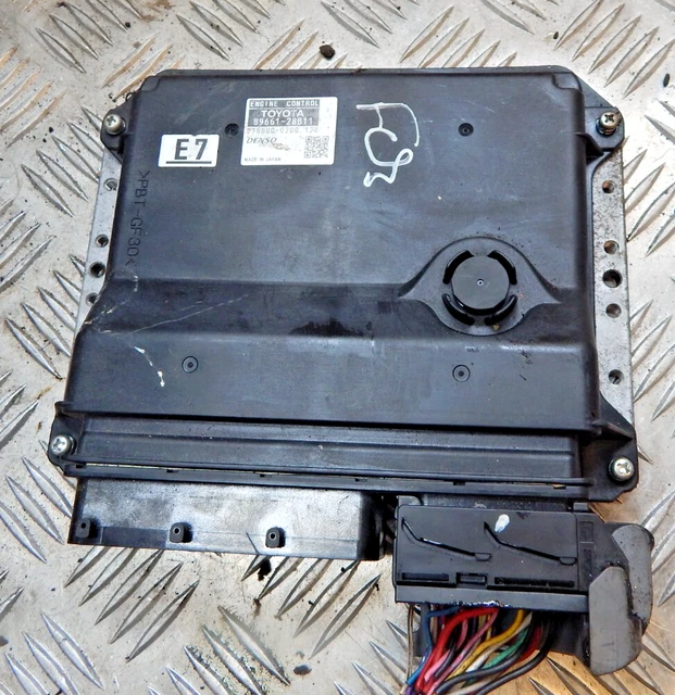 GENUINE TOYOTA ESTIMA Acr50W Engine Control Unit Ecu 89661-28B11 £149. ...