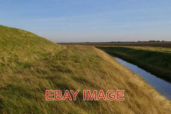 Photo  Inside The Sea Bank The Sea Bank And The Drain Behind It Turn A Slight Co