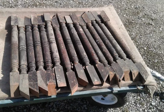 Set of 15 Antique Victorian Walnut Wood Stair Rail Turned Baluster Spindles 1880