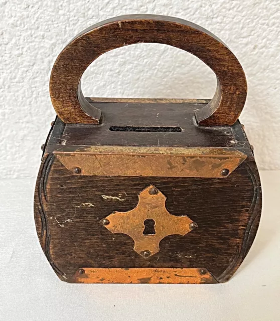 Ancienne XXème très belle tirelire en forme de cadenas en bois et cuivre 3