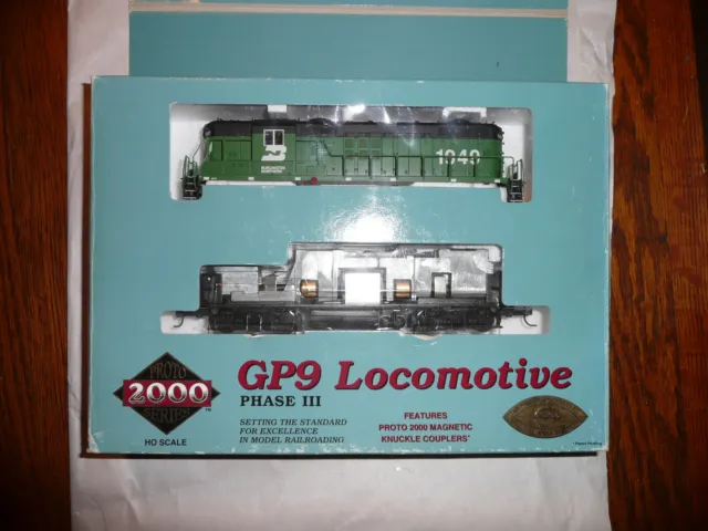 ho scale Burlington Northern BN locomotive GP9 Proto 2000